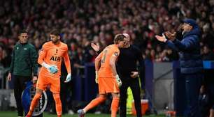 Goleiro do Tottenham é substituído com 15 minutos de jogo após falhas