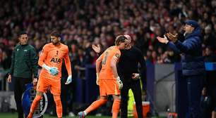Goleiro do Tottenham falha duas vezes e é substituído aos 16 minutos de jogo