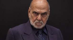 A psicologia diz que a raiva silenciosa que muitos homens mais velhos carregam não é amargura, é o acúmulo de décadas em que expressar vulnerabilidade lhes custaria tudo