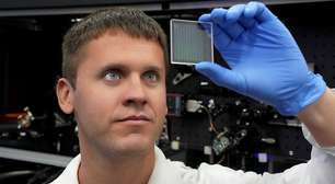 O que são os 'cristais de memória' que desafiam leis da física e prometem solucionar o problema do armazenamento de dados