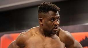 Legado? Que nada! Francis Ngannou deixa demagogia de lado ao negociar retorno ao MMA: 'Me dê meu pagamento'