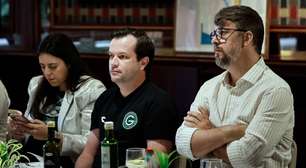 Jogador do Goiás se despede de atletas antes da final e se transfere para outro clube