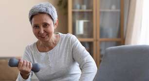 Três exercícios que você pode fazer em casa se tem mais de 60 anos: tudo o que precisa é de uma cadeira e disposição para levantar, segundo uma personal trainer