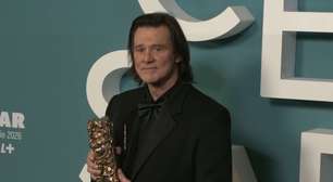 Academia Francesa levou 8 meses para levar Jim Carrey a Paris e internet levou 8 horas para dizer que não era ele