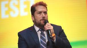 Itamaraty revoga visto do assessor do Trump que pediu para visitar Bolsonaro na prisão