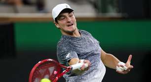 João Fonseca perde três set points e acaba derrotado por Sinner em Indian Wells