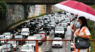 Com chuva e 3 acidentes, SP registra recorde de congestionamento pela manhã