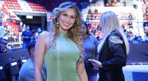 Casal? Lívia Andrade e lutador campeão de MMA vão juntos à diferente luta de boxe e web 'shippa' famosos: 'Combinam muito'