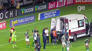 Zagueiro do Coritiba sofre concussão e deixa estádio de ambulância