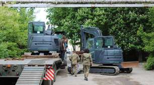 Já vimos de tudo na Ucrânia, mas isto é novidade: não são drones, nem mísseis, mas escavadeiras na linha de frente