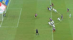 'Ele está todo dentro': VAR divulga análise de gol anulado em rebote de pênalti em Bahia x Vitória