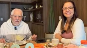 Carlos Alberto de Nóbrega completa 90 anos e ganha café da manhã surpresa da mulher