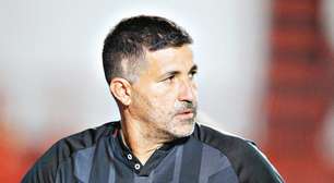 Conheça a trajetória de Eduardo Souza, novo treinador do Atlético-GO