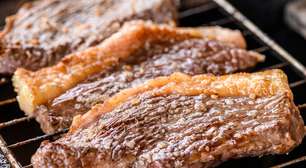 Nem cerveja, nem leite: essa é a melhor bebida para amaciar a carne de segunda para o churrasco