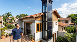 Casa de 48 metros quadrados com torre solar que puxa o ar quente para fora da casa criando ventilação constante sem ventiladores