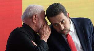 Pesquisas que mostram empate entre Lula e Flávio servem de alerta, diz Boulos