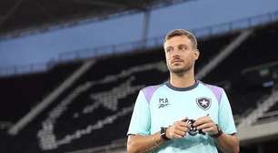 Anselmi busca primeira vitória em clássico com Botafogo
