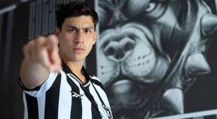 Ferraresi pega dicas com Savarino para triunfar no Botafogo: "Linda oportunidade"