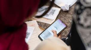 Conexões secretas na fronteira e redes privadas: como iranianos desesperados mantêm contato com familiares no exterior