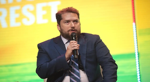 Governo Lula cancela o visto de Darren Beattie, assessor de Trump