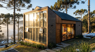 Casa de 45 metros quadrados com parede Trombe ventilada que aquece naturalmente os ambientes internos durante o inverno