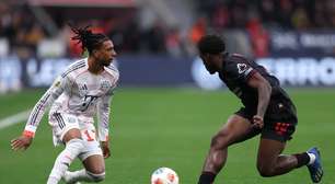 Bayern, com dois a menos, segura empate frente ao Leverkusen em jogo polêmico