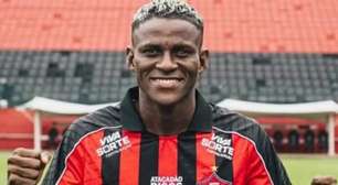 Torcedor do Vitória, Anderson Pato estreia e é ovacionado