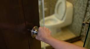 Xixi noturno: quantas vezes é normal levantar para ir ao banheiro? Saiba mais