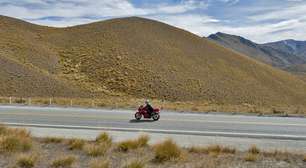 Estrada na Nova Zelândia ganha fama por suas colinas douradas, pois o trajeto a 971 metros de altitude atravessa o maior campo de gramíneas do país