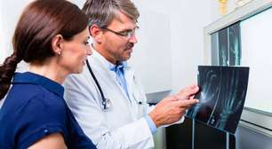 Alívio das dores musculares: banho de sal marinho e alecrim