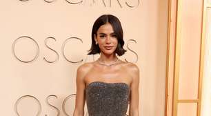 Bruna Marquezine chega ao tapete vermelho do Oscar sem Shawn Mendes
