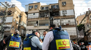 Ataque com míssil balístico deixa quatro feridos na região de Tel Aviv