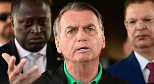 Bolsonaro apresenta melhora, mas ainda não há previsão de alta da UTI, diz boletim médico