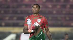 Caio Roque desembarca no Rio para acertar com Botafogo