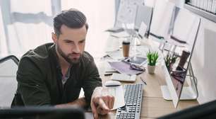 A profissão de R$ 12 mil que paga para você "caçar erros" e garantir que os sites nunca saiam do ar