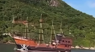 Vídeo mostra momento em que 'barco pirata' atropela casal em moto aquática em SC