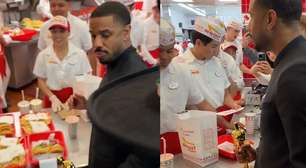 Michael B. Jordan leva estatueta do Oscar a fast food para comemorar prêmio de melhor ator