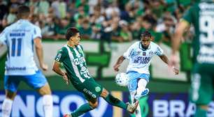 Chapecoense sai na frente, mas cede empate ao Grêmio no Brasileirão