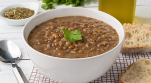 Como temperar sopa de lentilha para deixá-la deliciosa, o truque é usar este ingrediente