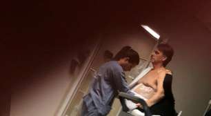 Carlos pode publicar foto de Bolsonaro em hospital, mesmo político estando preso? Especialista explica