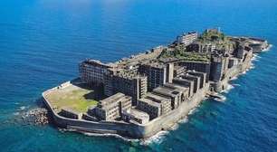 Carvão, concreto e fantasmas: a cidade sem carros que a Mitsubishi criou no meio do mar e que acabou num filme de 007