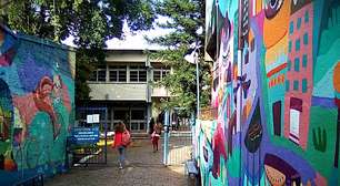 Bombeiros controlam fogo dentro de Escola na Cidade Baixa em Porto Alegre