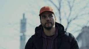 Se você misturar 'Brooklyn Nine-Nine' e 'Breaking Bad' no liquidificador, o resultado é este thriller viciante baseado em um livro que prende a atenção