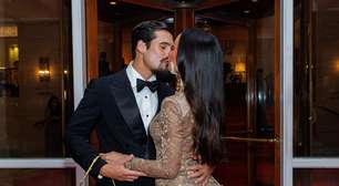 Sabrina Sato usa renda dourada da Valentino no Golden Globes Tribute