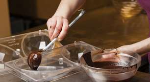 Como derreter chocolate para ovo de Páscoa: veja 3 formas simples