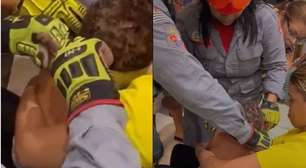 Bombeiros resgatam bebê de 1 ano que ficou com a cabeça presa em forma de bolo no litoral paulista