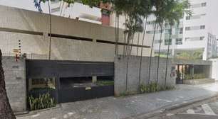 Homem invade prédio e atira 20 vezes contra porta de apartamento de ex em PE