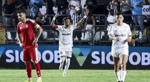 Com gol sofrido nos acréscimos, Santos amarga derrota para o Internacional na Vila Belmiro