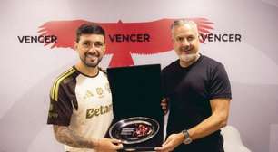 Flamengo homenageia de Arrascaeta pela marca de 100 gols