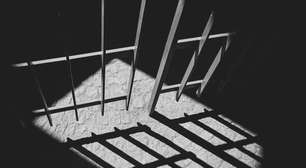 Quem era o ator, preso por abuso, que foi encontrado morto na prisão?